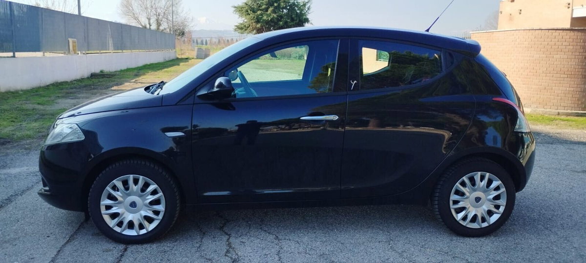 Lancia Ypsilon 1.2 69 CV 5 porte Gold (6)