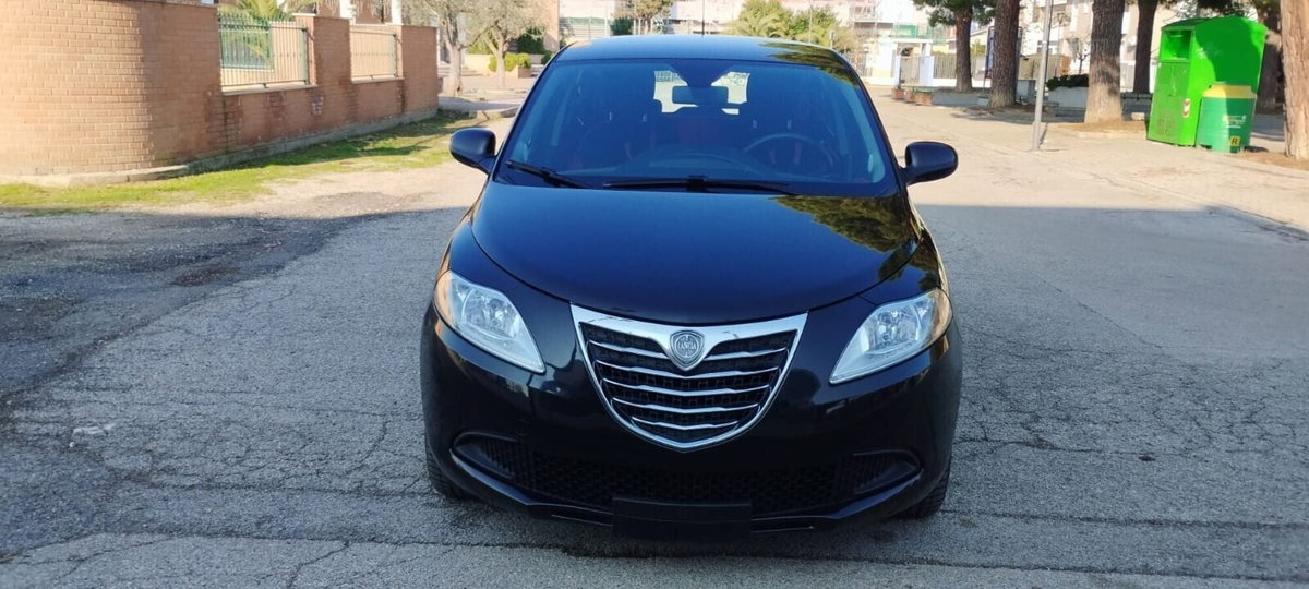 Lancia Ypsilon 1.2 69 CV 5 porte Gold (8)