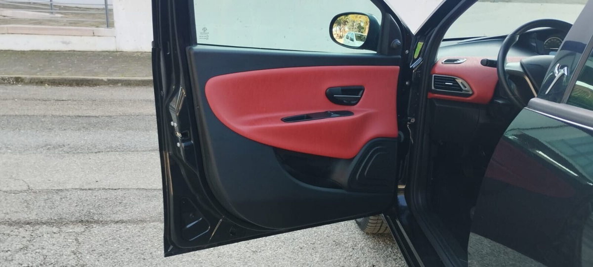 Lancia Ypsilon 1.2 69 CV 5 porte Gold (9)