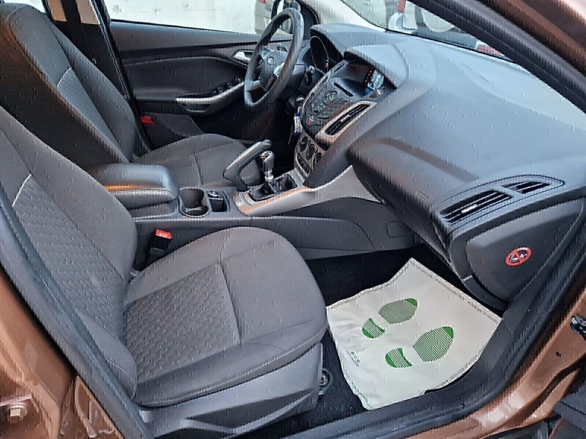 Ford Focus 1.0 EcoBoost 125 CV 5p. Titanium (10)