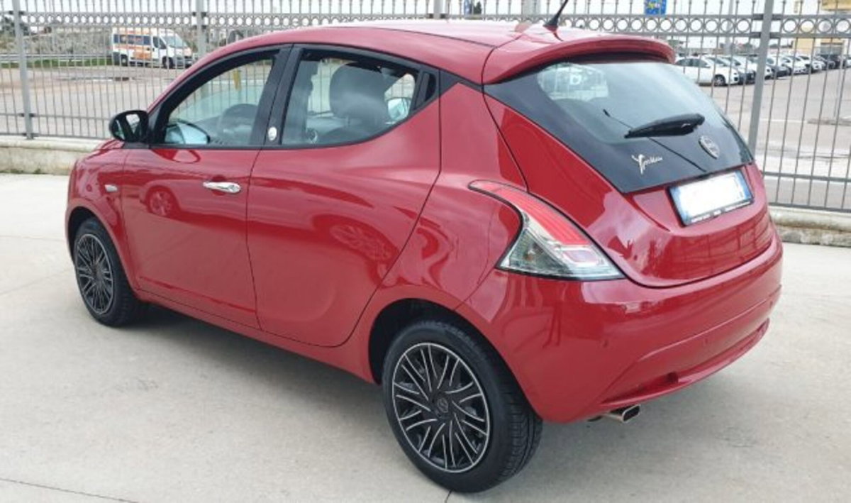 Lancia Ypsilon 1.2 69 CV 5 porte GPL Ecochic Gold (11)