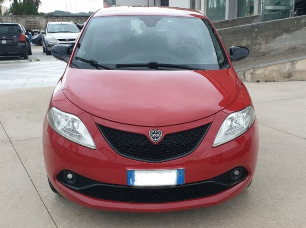 Lancia Ypsilon 1.2 69 CV 5 porte GPL Ecochic Gold (2)