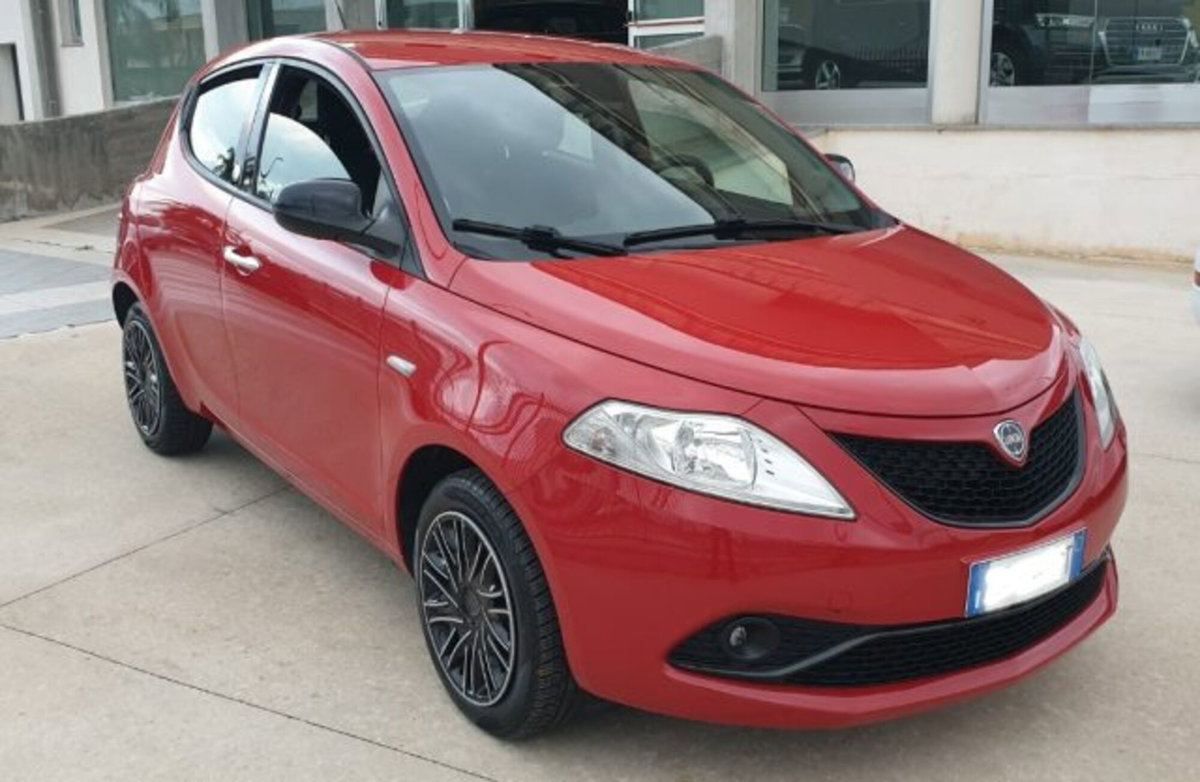Lancia Ypsilon 1.2 69 CV 5 porte GPL Ecochic Gold (3)