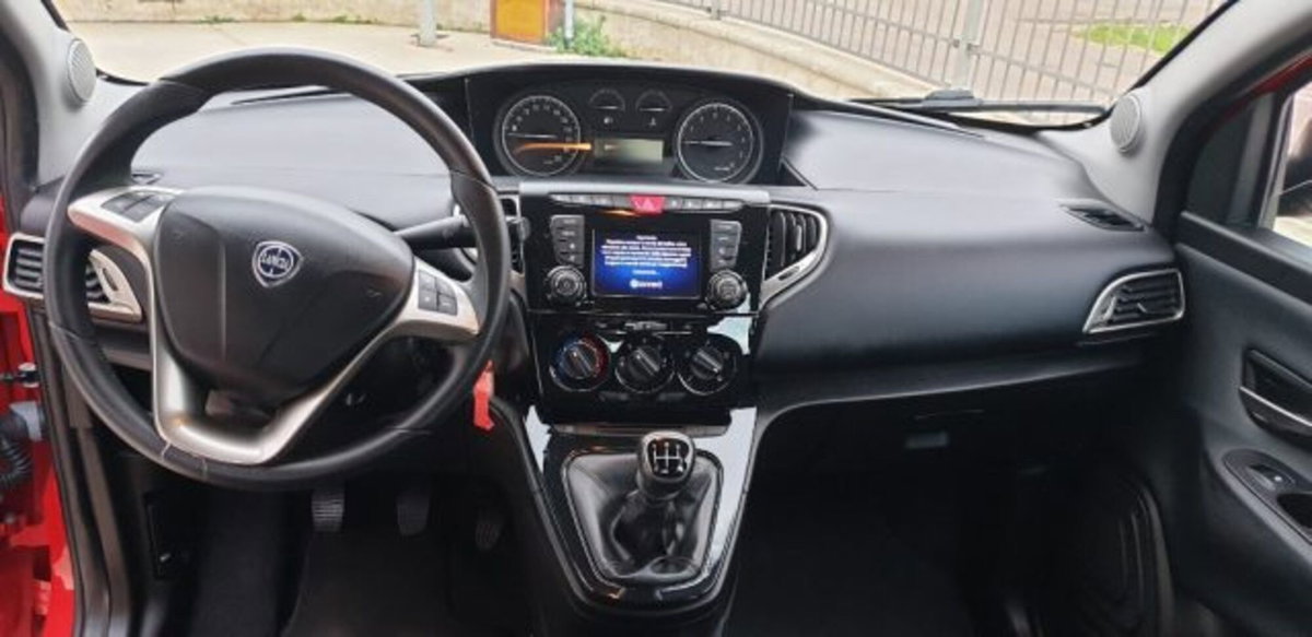 Lancia Ypsilon 1.2 69 CV 5 porte GPL Ecochic Gold (6)