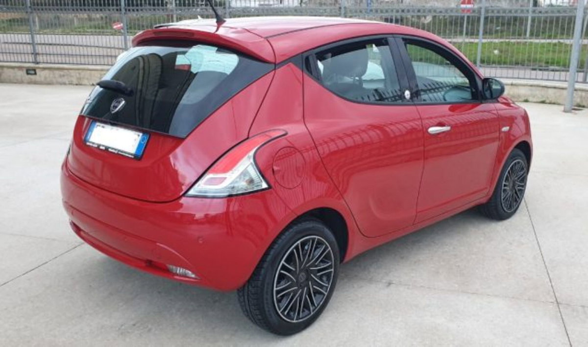 Lancia Ypsilon 1.2 69 CV 5 porte GPL Ecochic Gold (9)