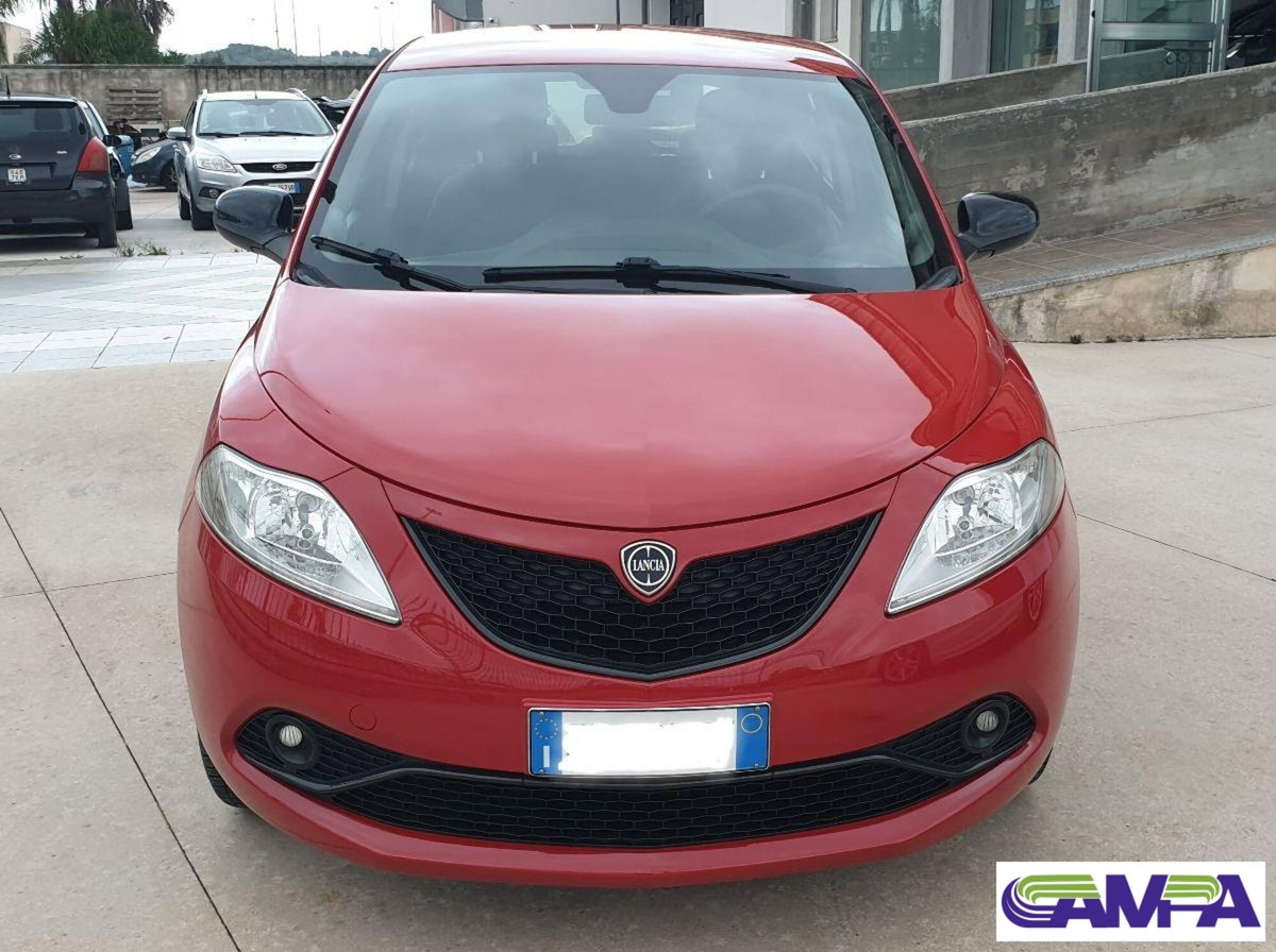 Lancia Ypsilon 1.2 69 CV 5 porte GPL Ecochic Gold (2)