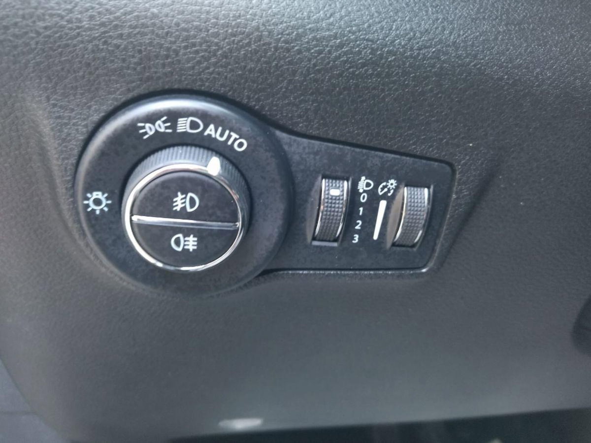 Jeep Compass 1.6 Multijet II 2WD Limited (13)