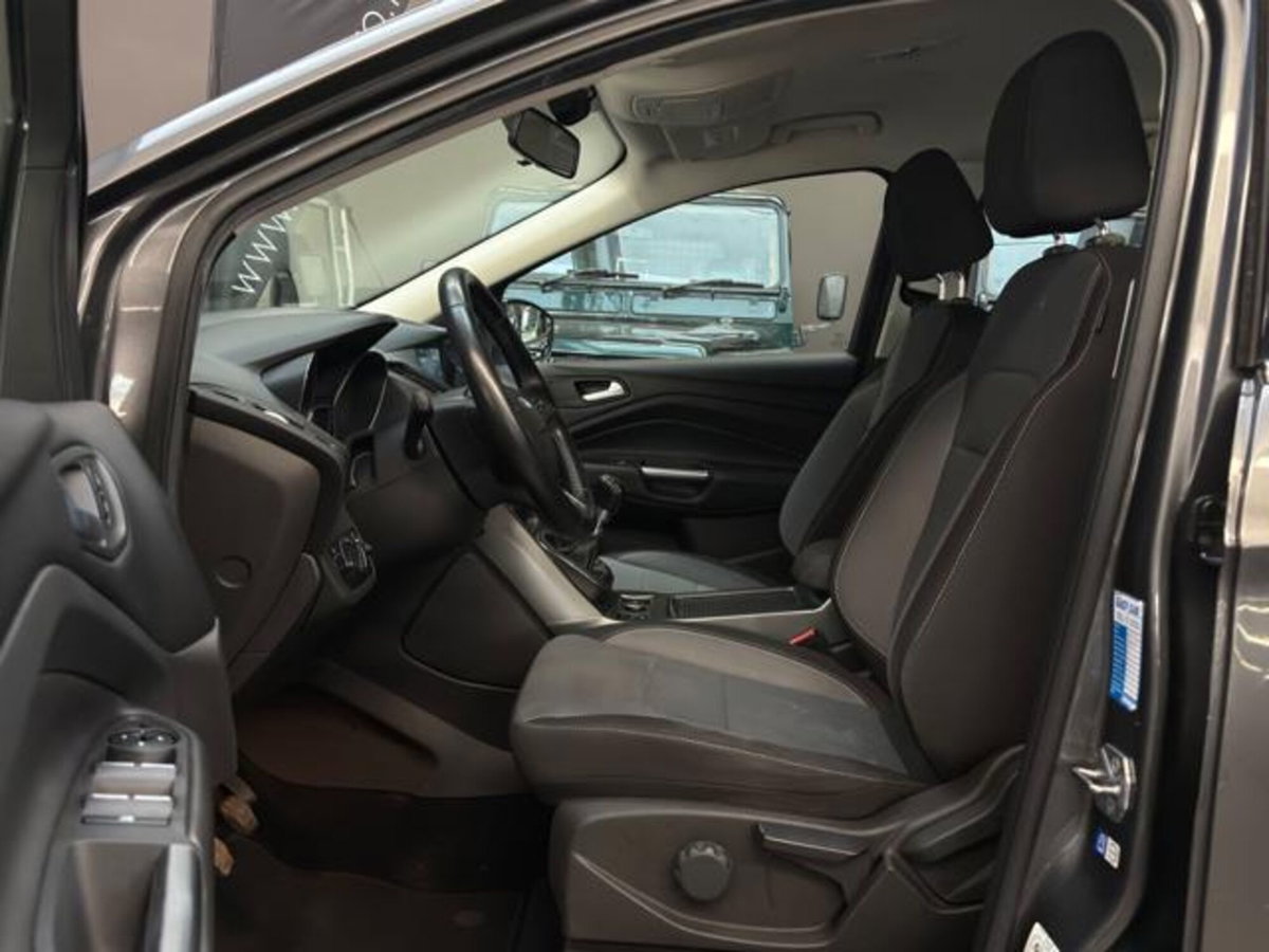 Ford Kuga 1.5 TDCI 120 CV S&S 2WD Plus (7)