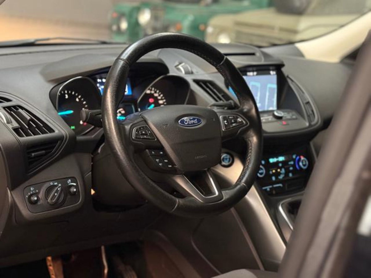 Ford Kuga 1.5 TDCI 120 CV S&S 2WD Plus (8)