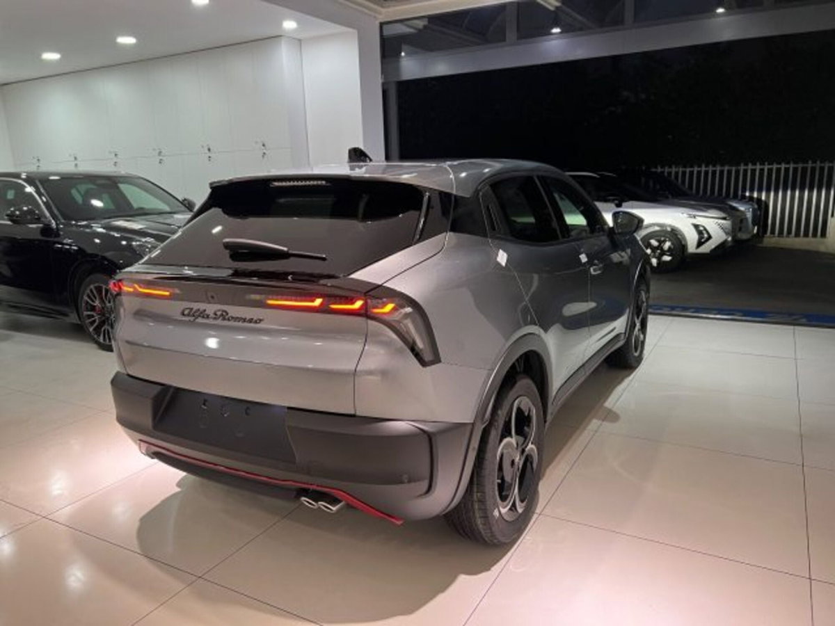 Alfa Romeo Junior 1.2 ibrida Speciale 145cv edct6 (11)