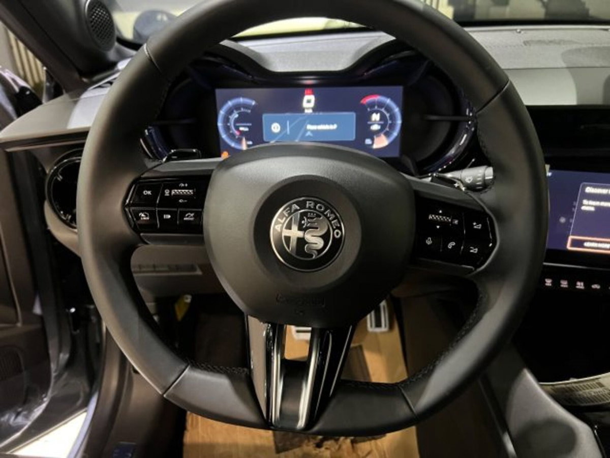 Alfa Romeo Junior 1.2 ibrida Speciale 145cv edct6 (15)