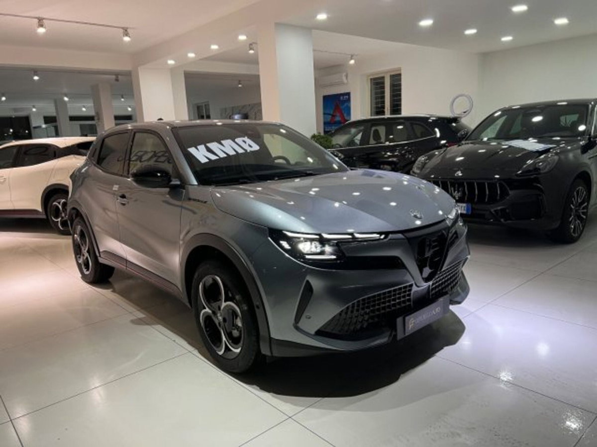Alfa Romeo Junior 1.2 ibrida Speciale 145cv edct6 (6)