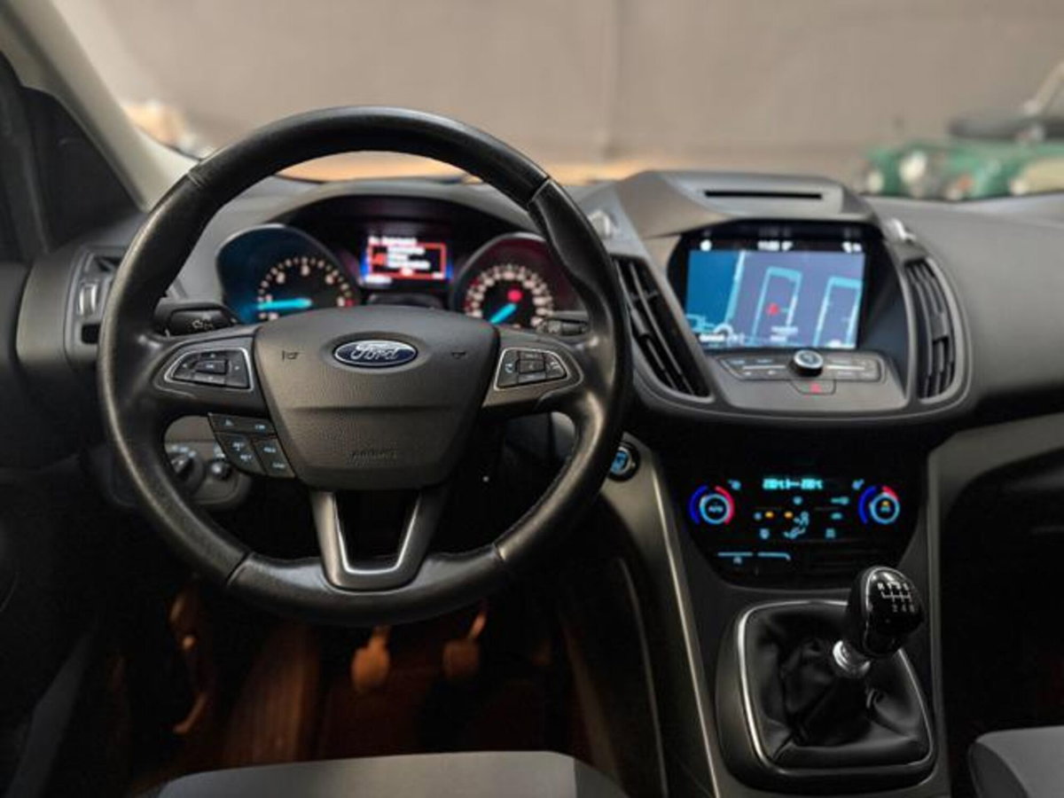 Ford Kuga 1.5 TDCI 120 CV S&S 2WD Plus (10)