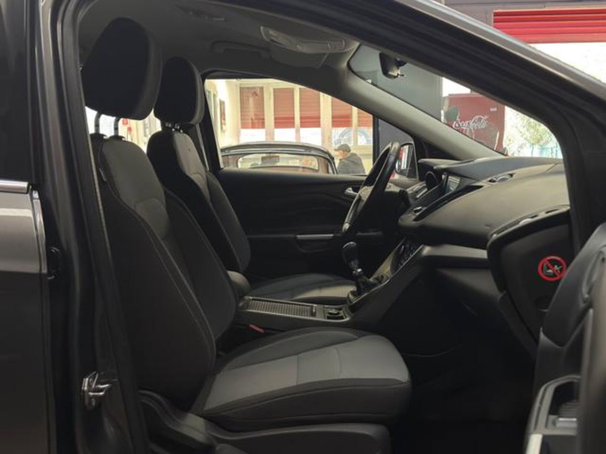 Ford Kuga 1.5 TDCI 120 CV S&S 2WD Plus (11)