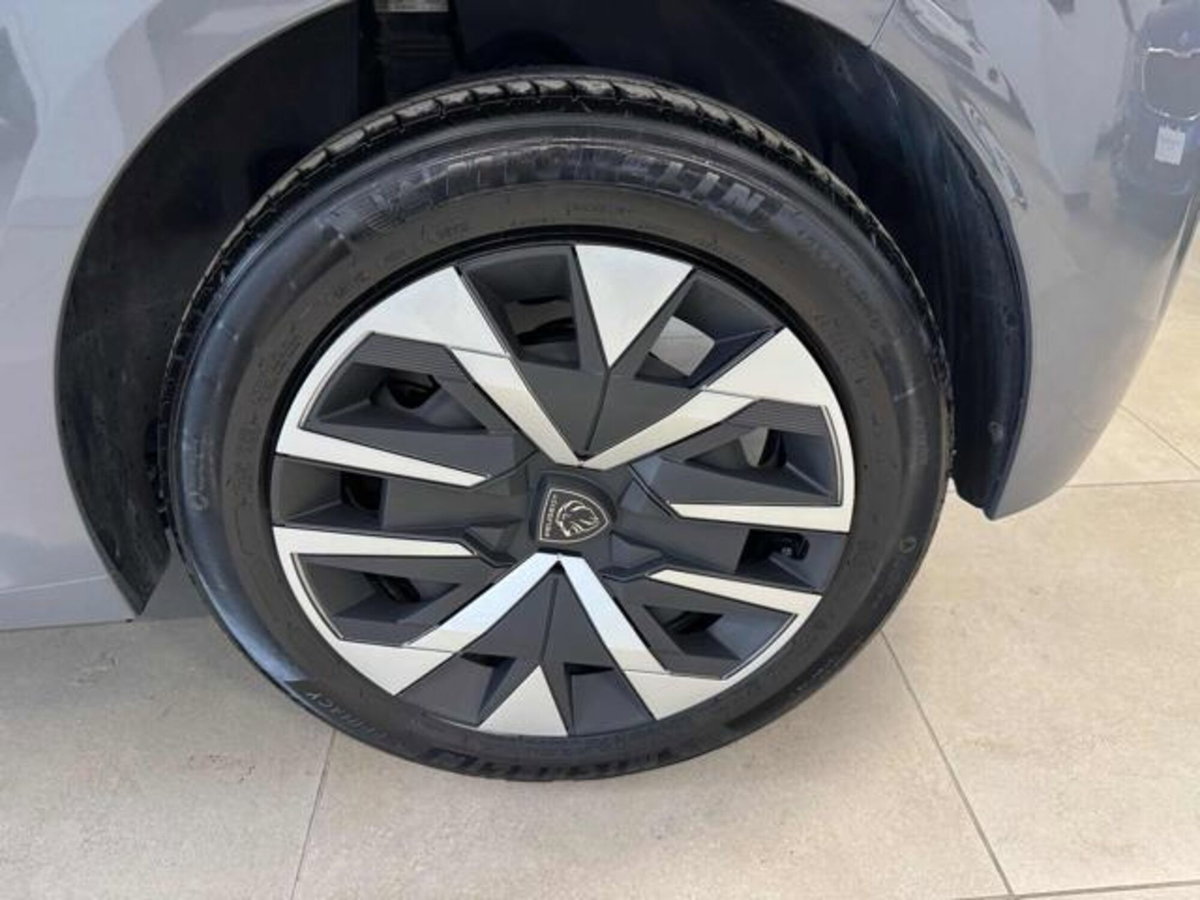 Peugeot 208 1.2 puretech Active s&s 100cv (8)