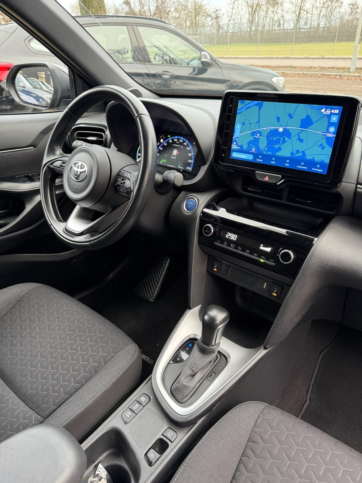 Toyota Yaris Cross 1.5h GR Sport Black Sky fwd 116cv e-cvt (14)