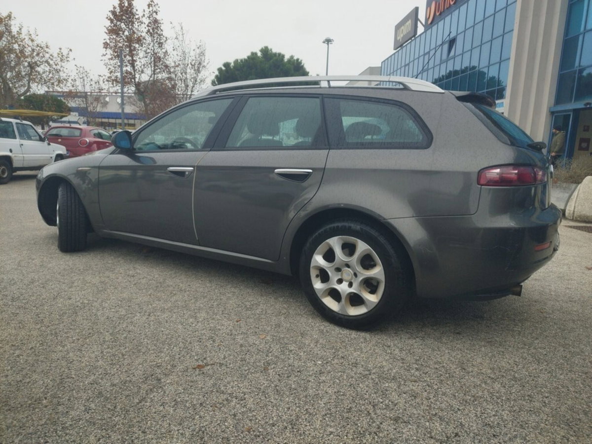 Alfa Romeo 159 SportWagon 1.9 JTDm 16V Sportwagon Progression (4)