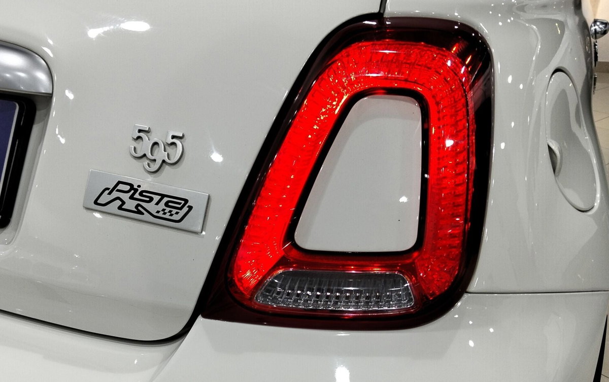 Abarth 595 595 1.4 Turbo T-Jet 160 CV Pista (14)