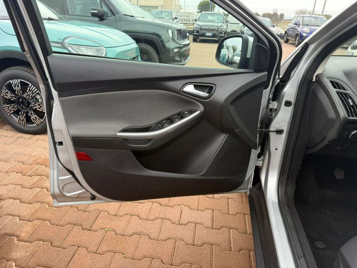 Ford Focus 1.6 TDCi 115 CV (9)