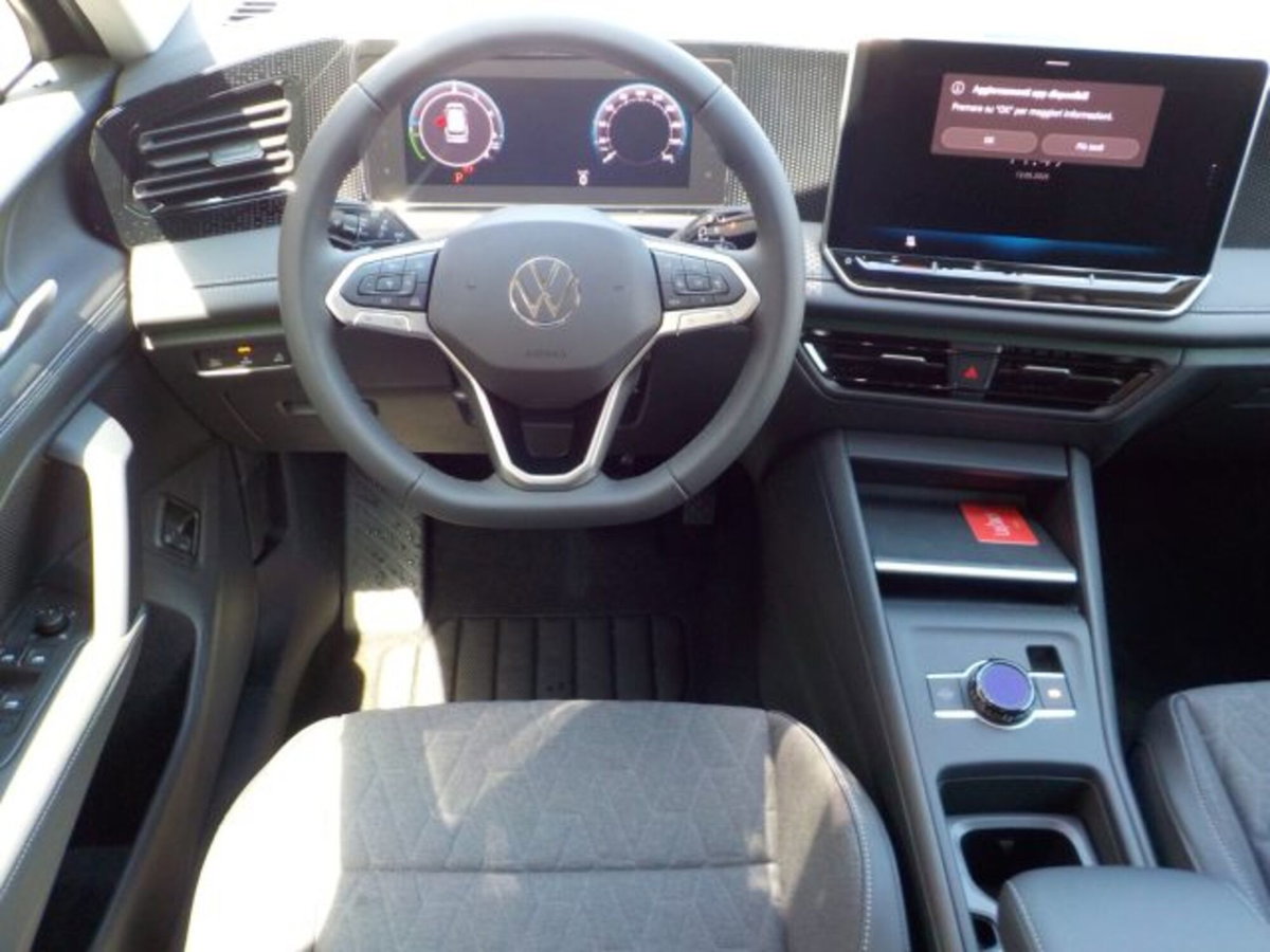 Volkswagen Tiguan 1.5 etsi Edition 130cv dsg (8)