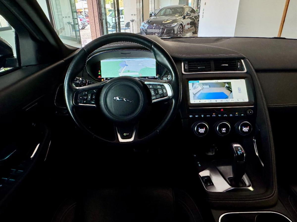 Jaguar E-Pace 2.0D 150 CV AWD aut. R-Dynamic SE (11)