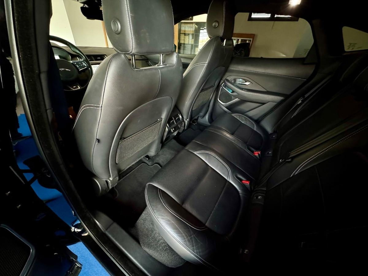 Jaguar E-Pace 2.0D 150 CV AWD aut. R-Dynamic SE (13)