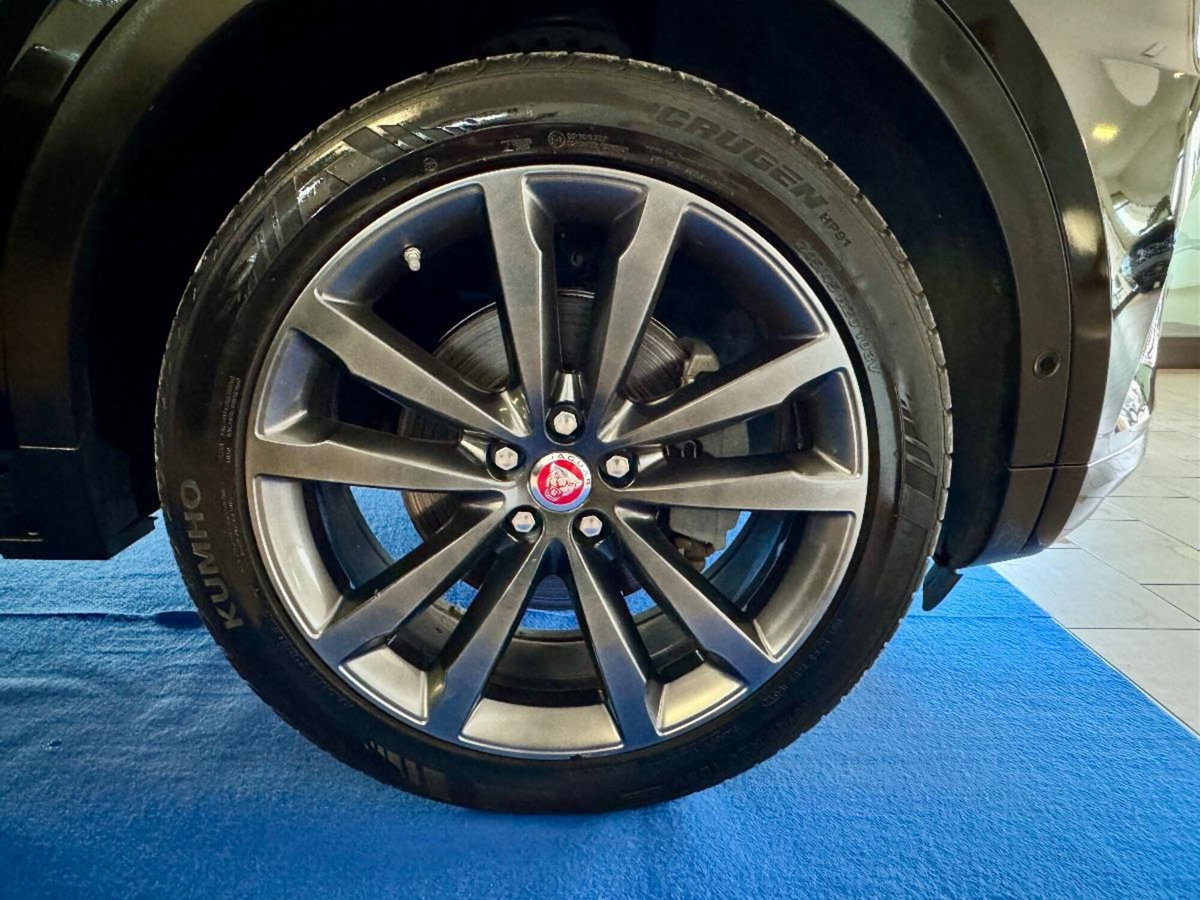 Jaguar E-Pace 2.0D 150 CV AWD aut. R-Dynamic SE (15)