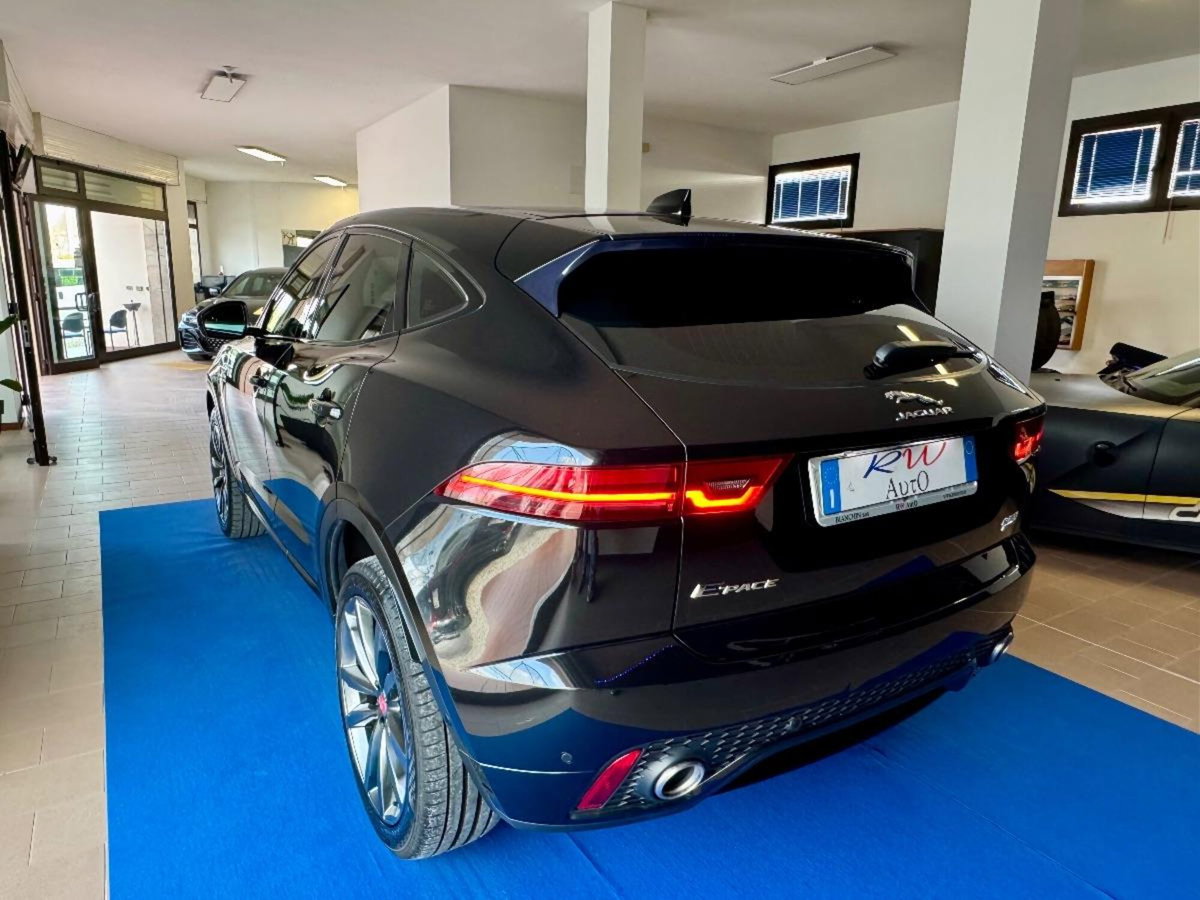 Jaguar E-Pace 2.0D 150 CV AWD aut. R-Dynamic SE (6)