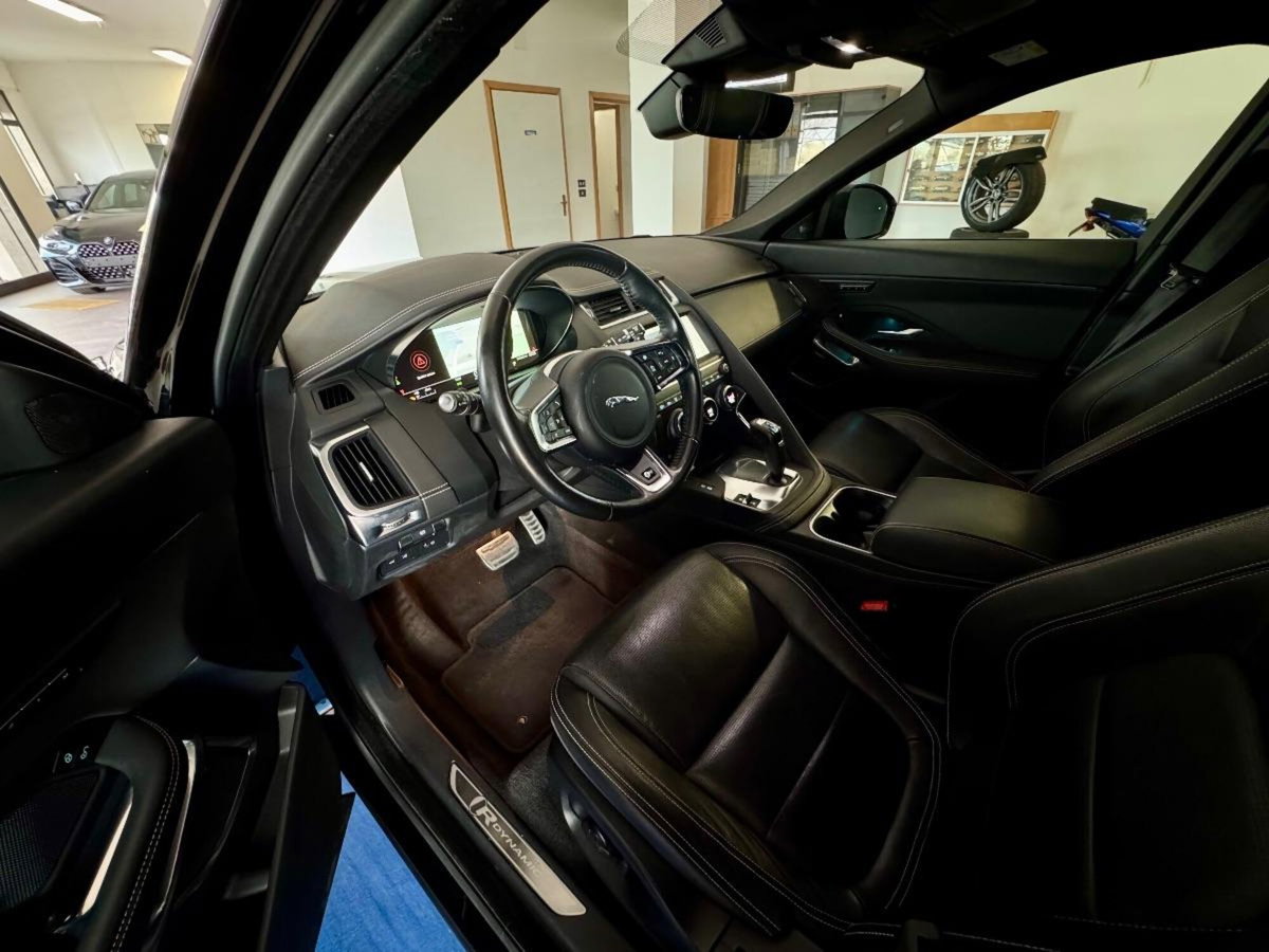 Jaguar E-Pace 2.0D 150 CV AWD aut. R-Dynamic SE (9)