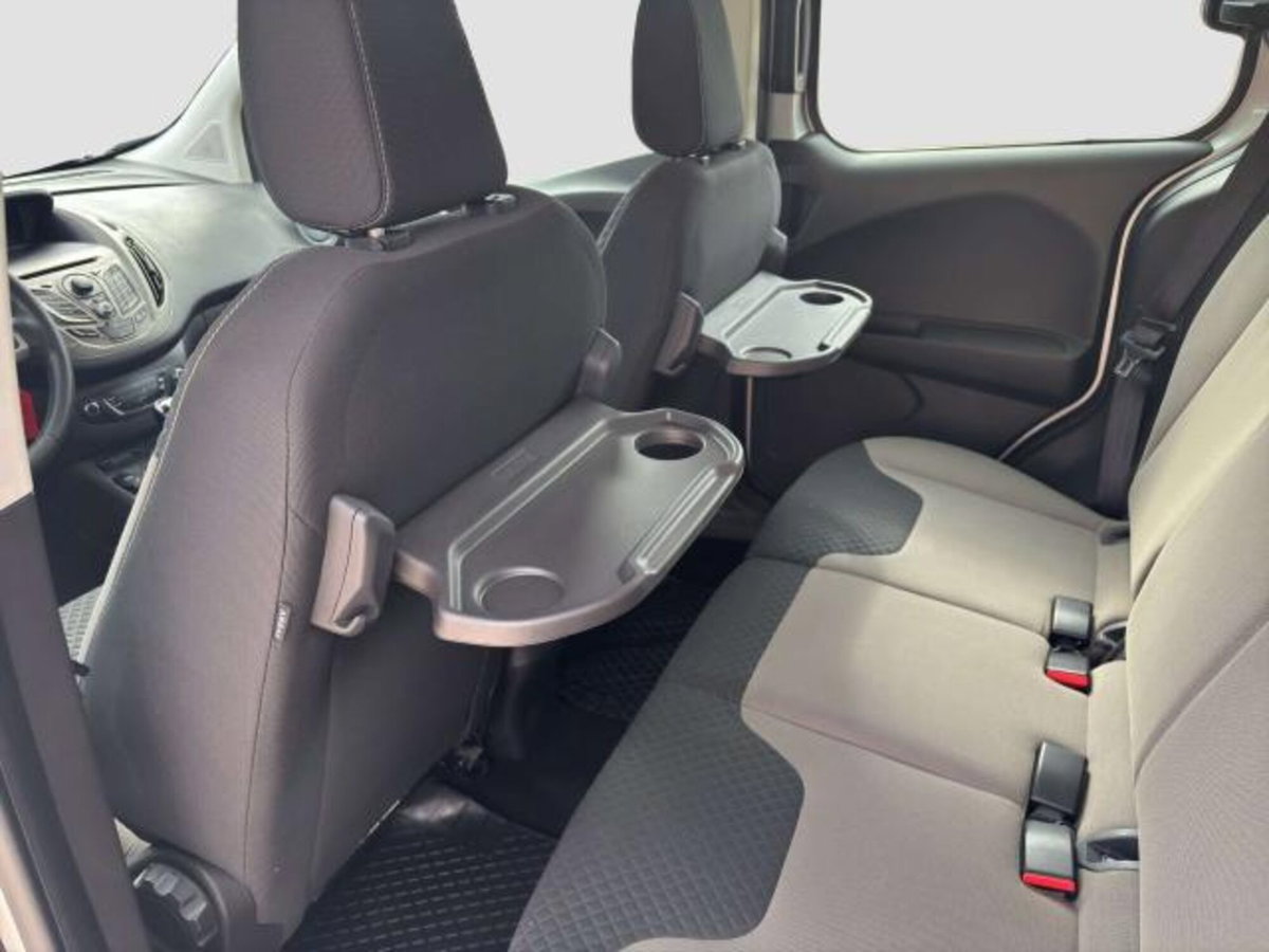 Ford Tourneo Courier 1.6 TDCI 95 CV Titanium (10)