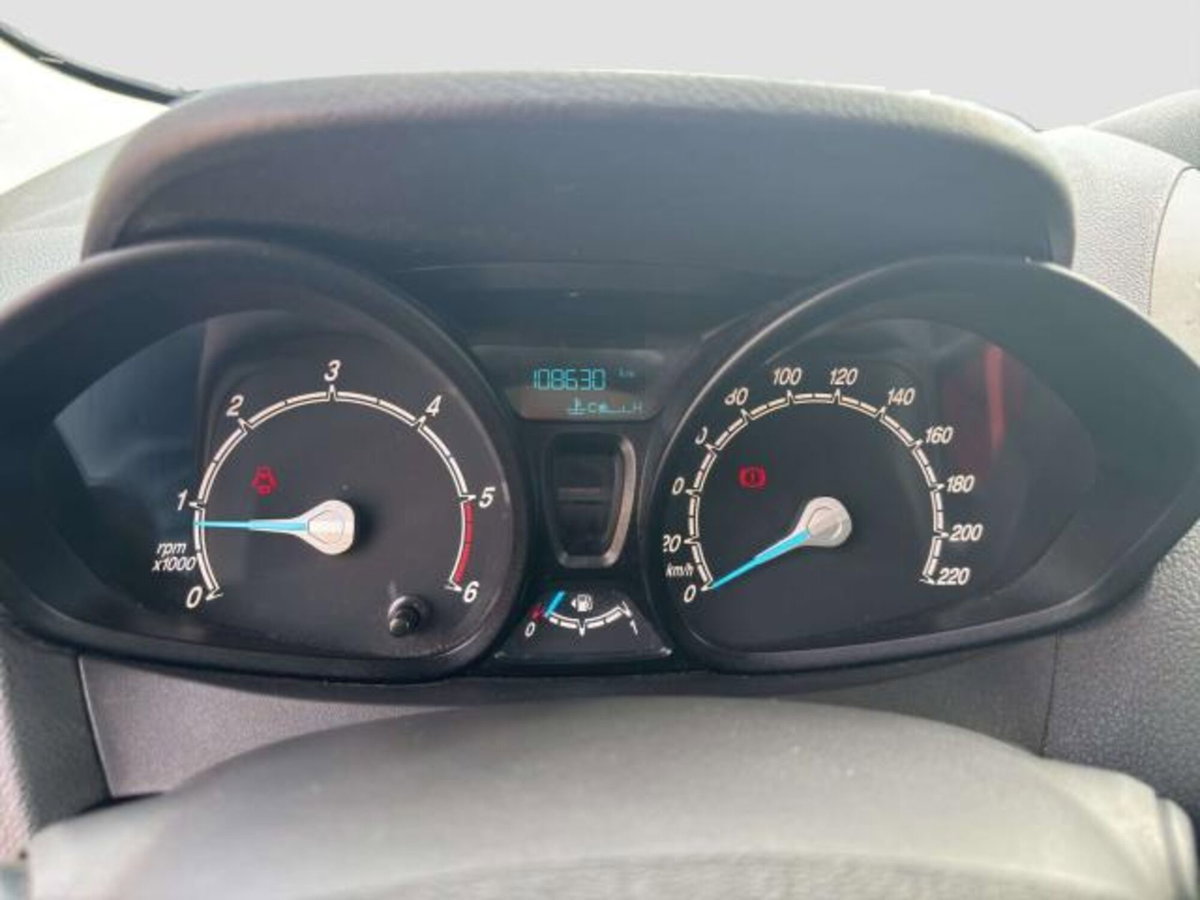 Ford Tourneo Courier 1.6 TDCI 95 CV Titanium (12)