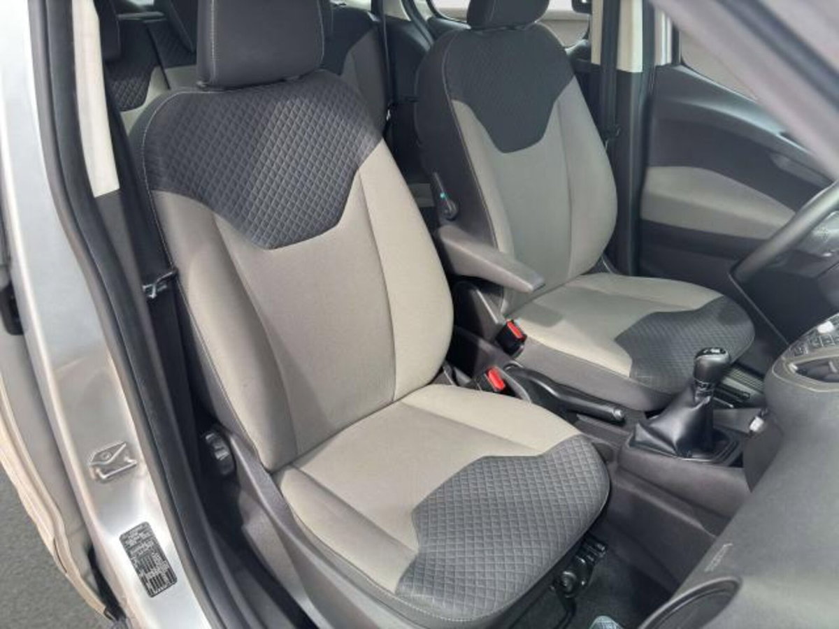 Ford Tourneo Courier 1.6 TDCI 95 CV Titanium (9)