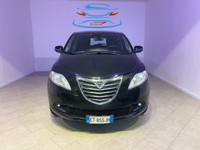 Lancia Ypsilon 0.9 TwinAir 85 CV 5 porte Metano Ecochic Silver