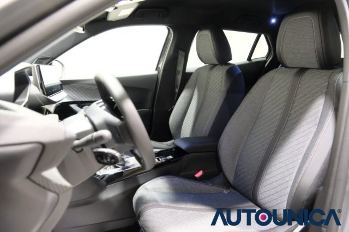 Peugeot 2008 PureTech 100 S&S Allure (7)