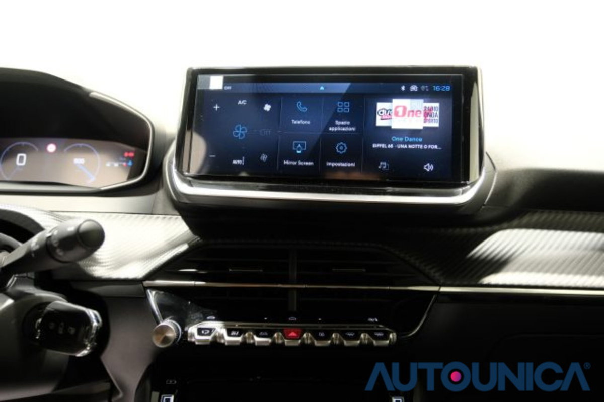 Peugeot 2008 PureTech 100 S&S Allure (9)