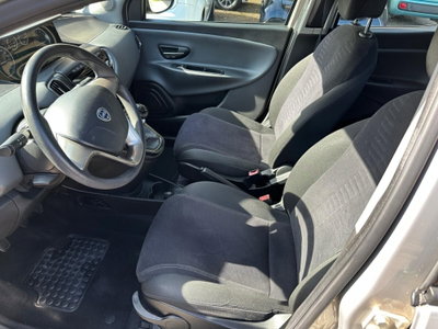 Lancia Ypsilon 1.2 69 CV 5 porte Gold (10)