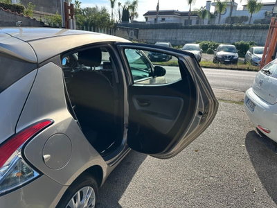 Lancia Ypsilon 1.2 69 CV 5 porte Gold (18)