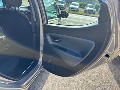 Lancia Ypsilon 1.2 69 CV 5 porte Gold (19)