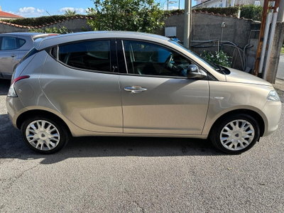Lancia Ypsilon 1.2 69 CV 5 porte Gold (6)