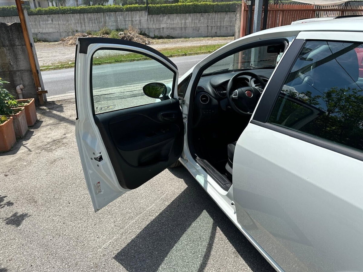 Fiat Punto 1.4 8V 5 porte Easypower Street (10)