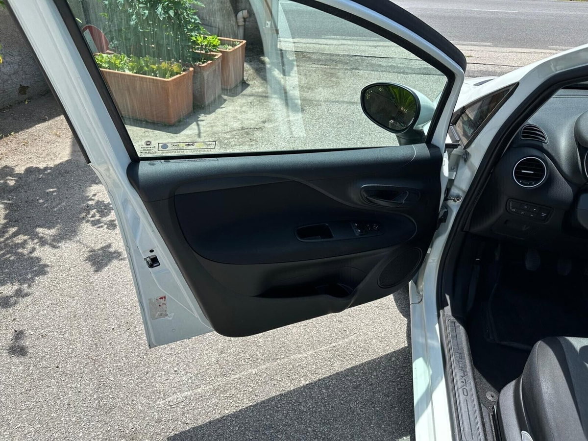 Fiat Punto 1.4 8V 5 porte Easypower Street (11)