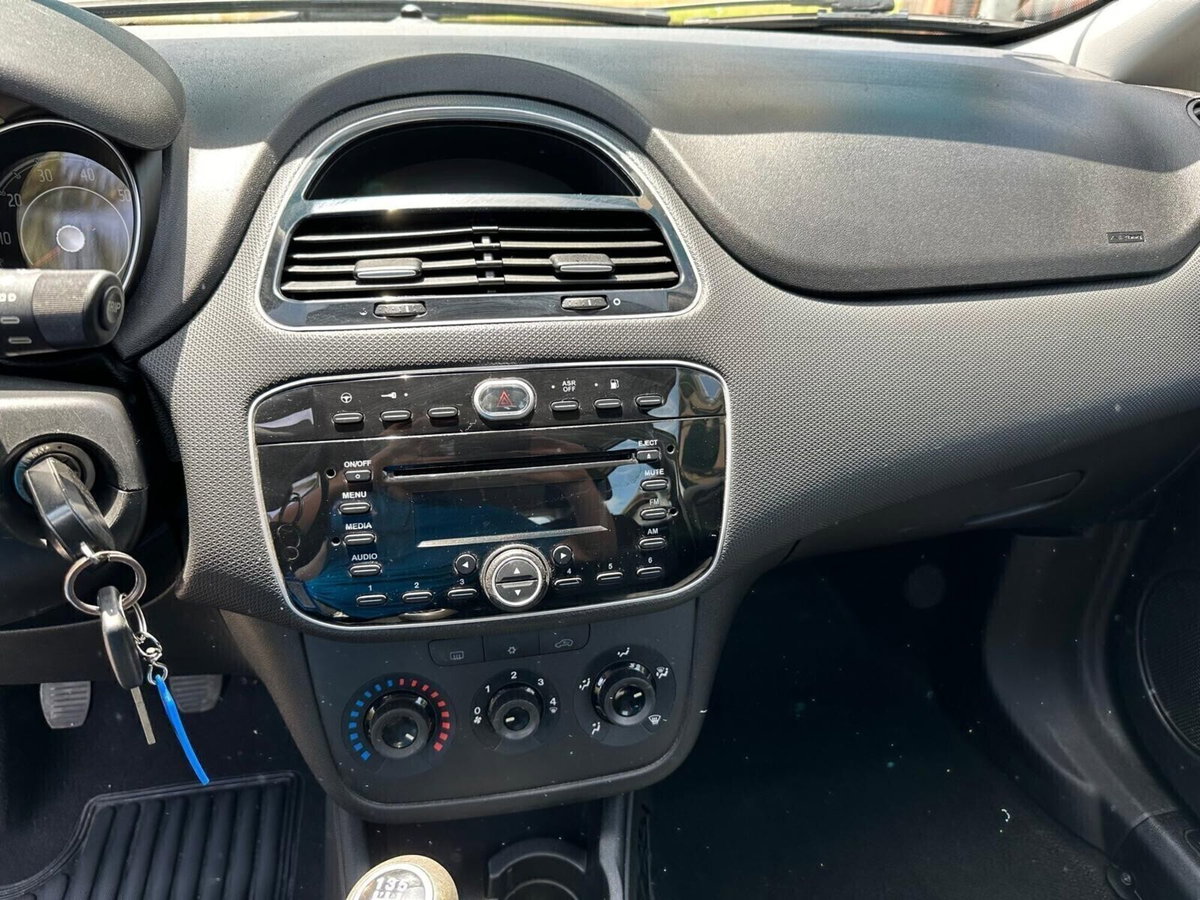 Fiat Punto 1.4 8V 5 porte Easypower Street (14)
