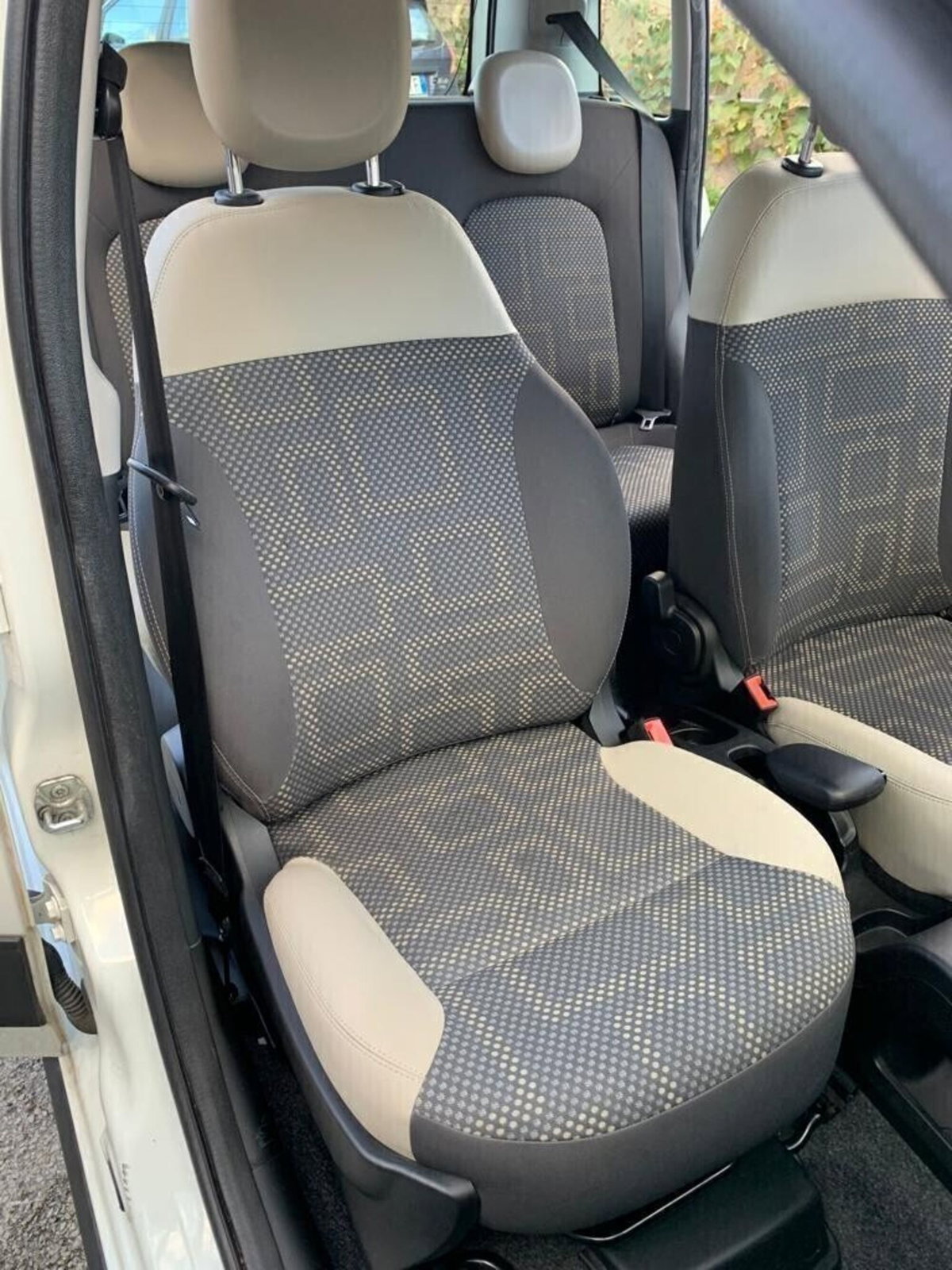 Fiat Panda 1.3 MJT 95 CV S&S 4x4 (14)