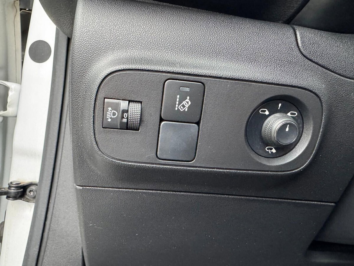 Citroen C3 PureTech 82 S&S Shine (13)