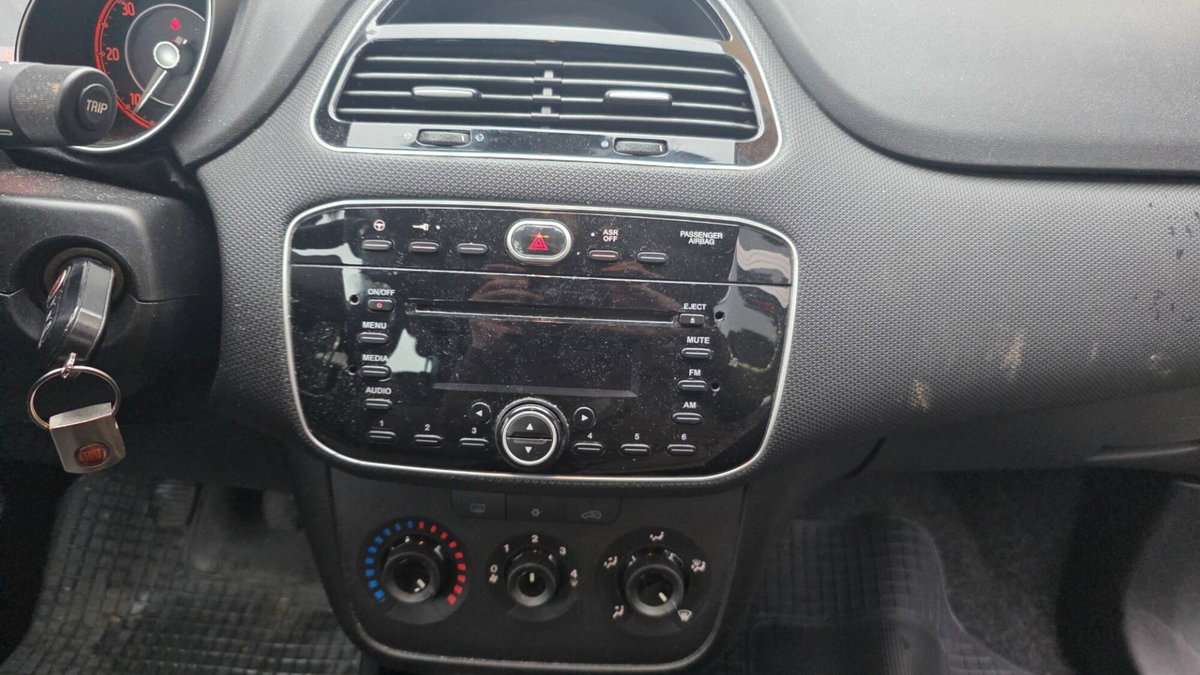 Fiat Punto 1.3 MJT II 75 CV 3 porte Street (12)