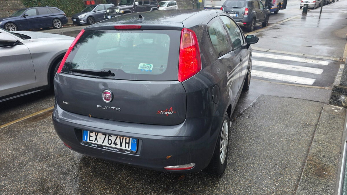 Fiat Punto 1.3 MJT II 75 CV 3 porte Street (4)