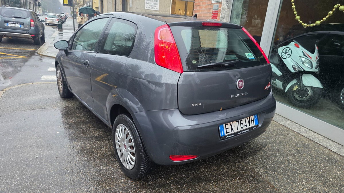 Fiat Punto 1.3 MJT II 75 CV 3 porte Street (6)