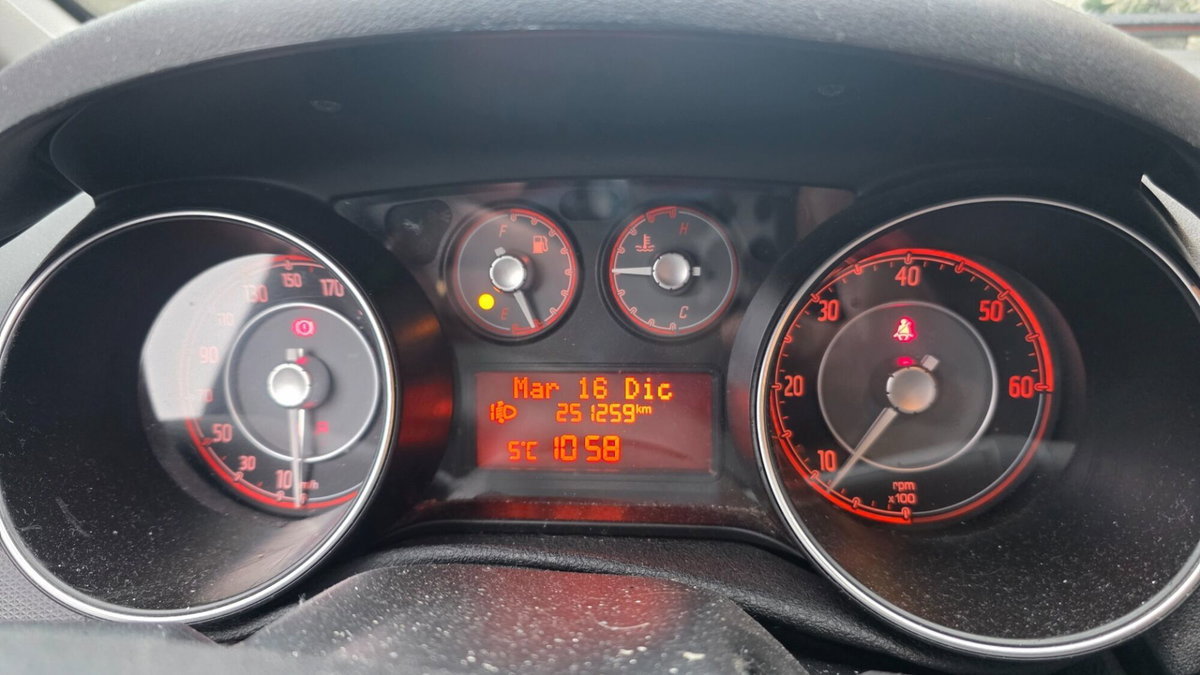 Fiat Punto 1.3 MJT II 75 CV 3 porte Street (7)