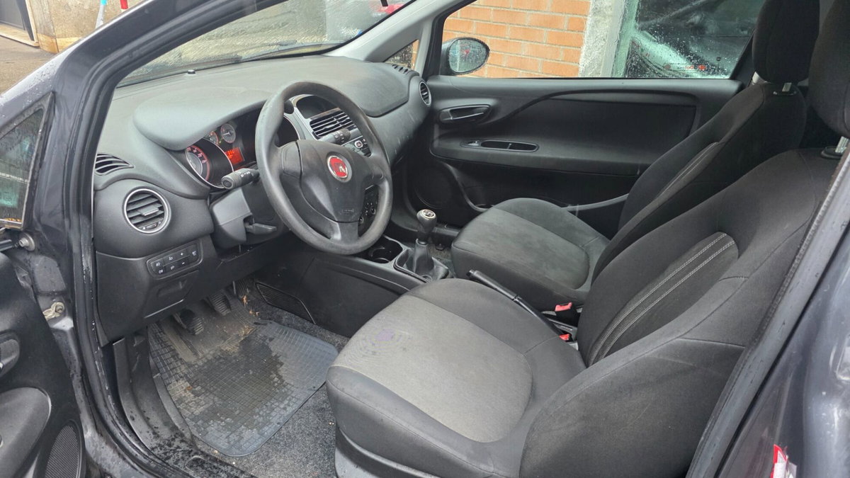 Fiat Punto 1.3 MJT II 75 CV 3 porte Street (8)