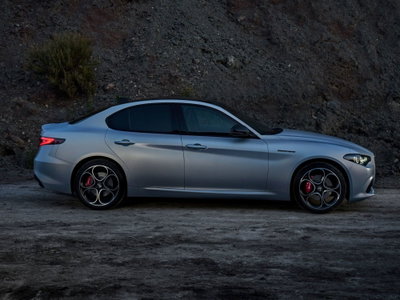 Alfa Romeo Giulia 2.2 Turbodiesel 210 CV AT8 AWD Q4 Veloce (2)